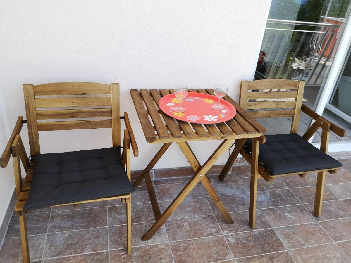 Apartmani Mentha & Lipa Novi Vinodolski Luaran gambar